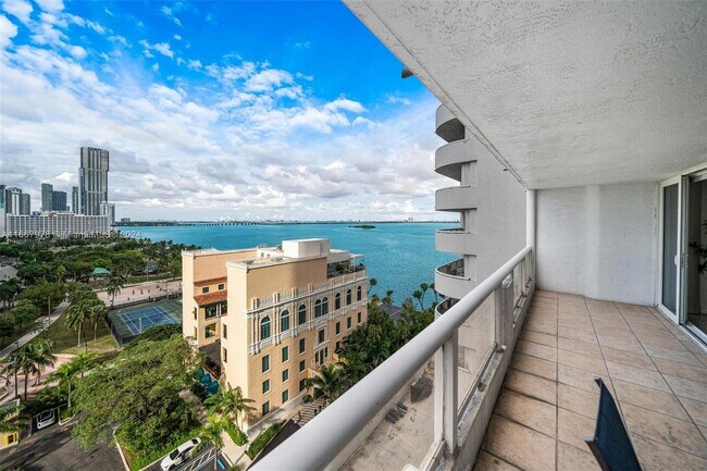 Building Photo - 1717 N Bayshore Dr