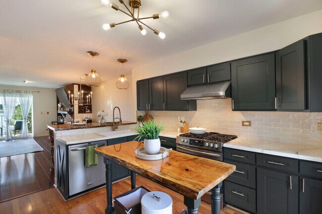 Foto del edificio - 759 N Old Rand Rd