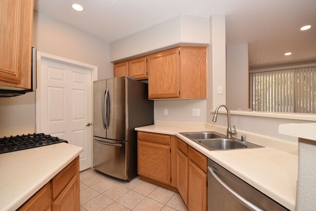 Building Photo - Beautiful 2 Bed 2 Bath Condo at Vistana!