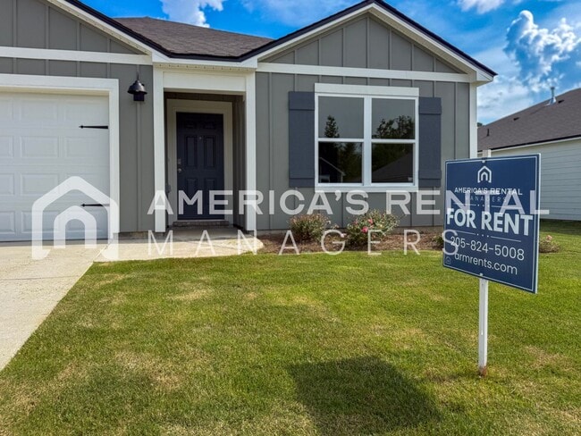 Building Photo - ONE MONTH FREE RENT SPECIAL!! Available NO...