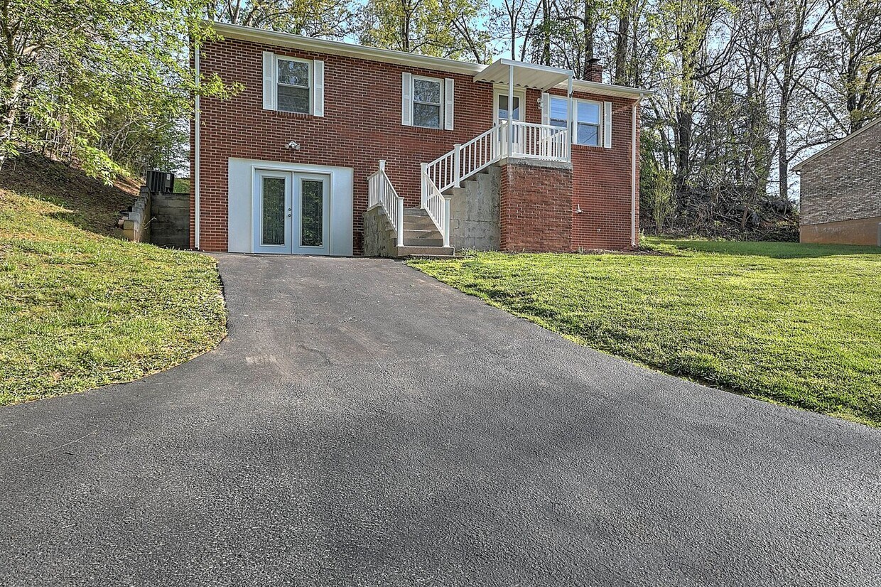 109 Northwood Pl, Gray, TN 37615 House Rental in Gray, TN