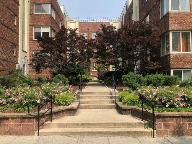 Foto del edificio - 5405 9th St NW