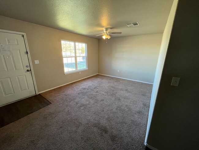 Foto del edificio - 3 bed / 2 bath 1 car garage in East Lubbock!