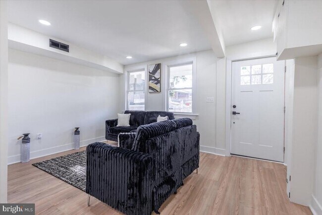 Building Photo - 4702 Meade St NE