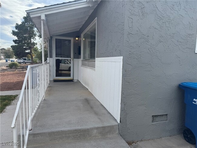 Foto del edificio - 1336 Darmak Dr