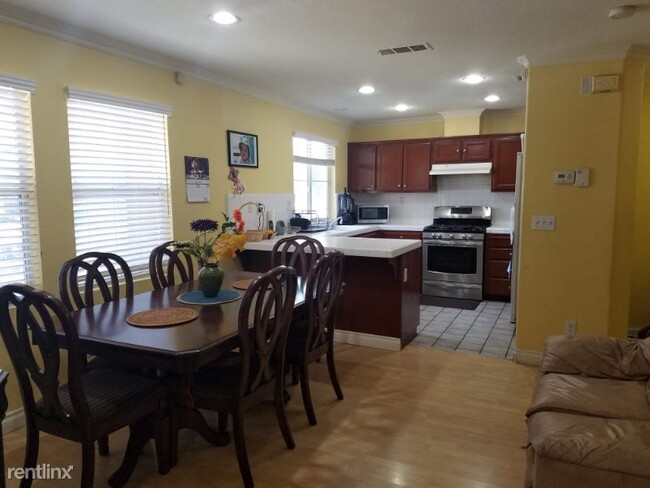 Foto del edificio - 3 br, 2.5 bath House - 4399 Peralta Blvd
