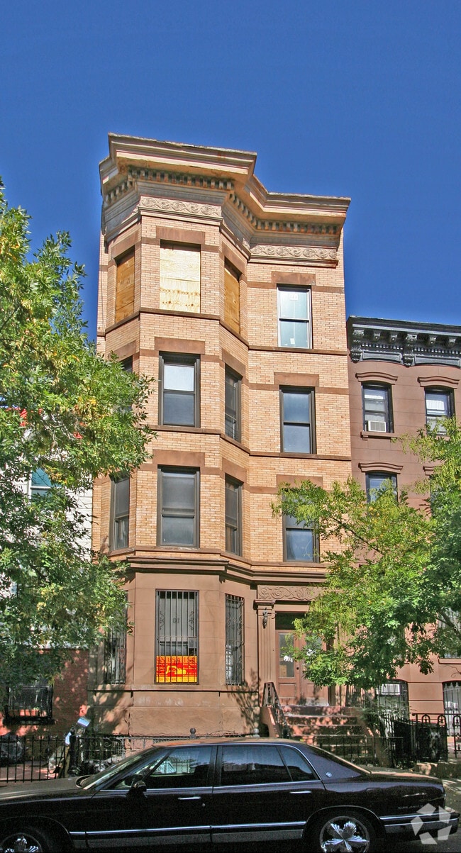 Primary Photo - 21 Lincoln Pl