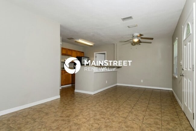 Building Photo - 3 Bedroom Pet-Friendly Home in Tampa, FL with Main Street Renewal