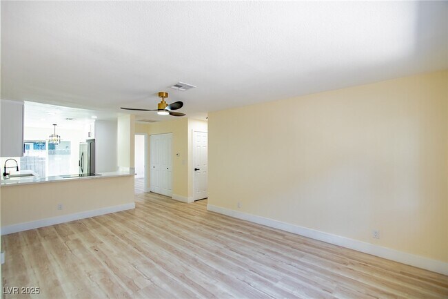 Foto del edificio - 208 N Bruce St