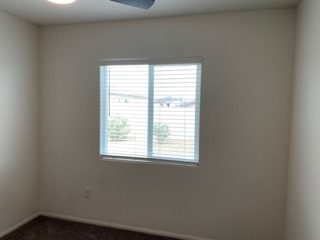 Foto del edificio - 4 bedroom home in Indian Springs