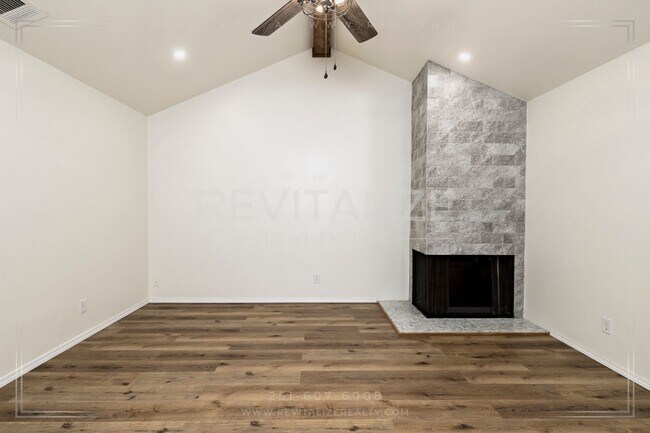 Foto del edificio - Beautifully Updated 3BR / 2BA in West Mobile with Private Courtyard