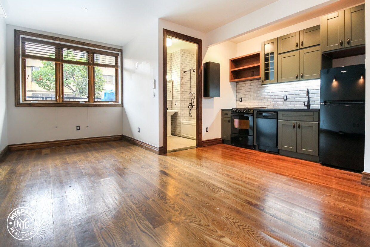 Primary Photo - 871 Grand St