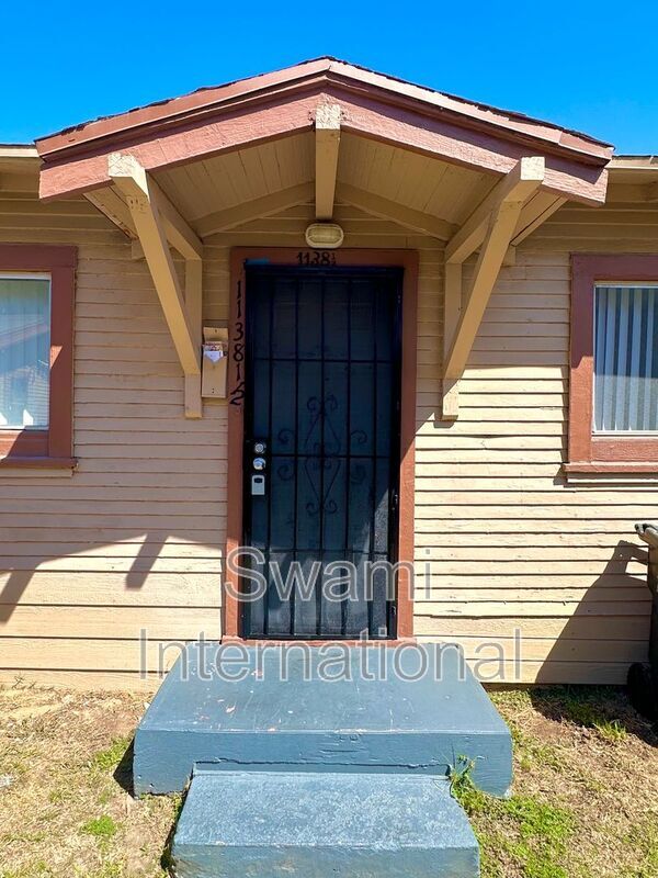 Building Photo - 1138 1/2 N Blinn Ave
