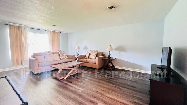 Building Photo - 521 Rd 40