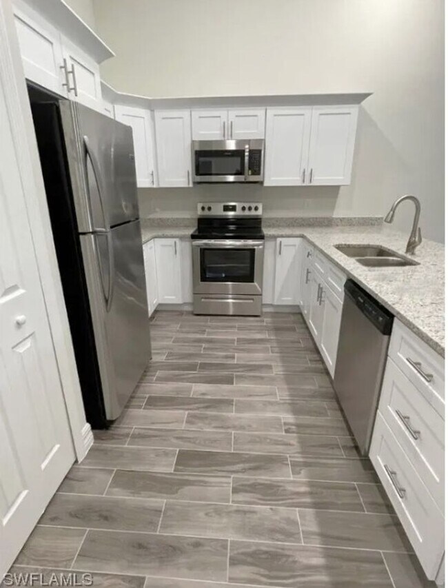 Foto del edificio - 3/2/1 - GREAT LOCATION IN LEHIGH ACRES- BELL BLVD