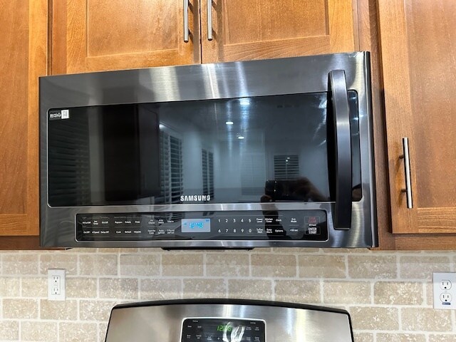Brand New Samsung Microwave - 276 Currlin Cir