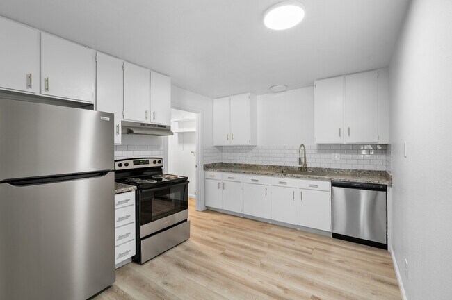 Building Photo - 2104 rosamond ave shasta lake apt 2