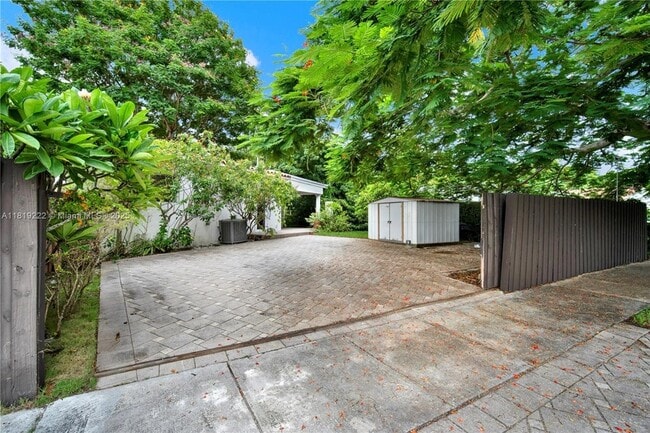 Building Photo - 6890 SW 51st St