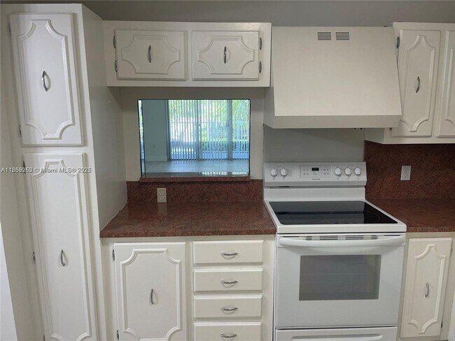 Foto del edificio - 2851 NE 183rd St