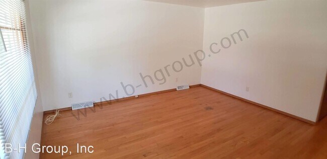 Foto del edificio - 3 br, 1 bath House - 3900 11th Ave