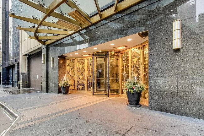 Building Photo - 111 E Chestnut St
