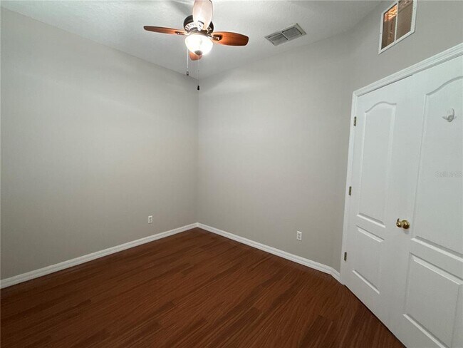 Foto del edificio - 2121 J Lawson Blvd