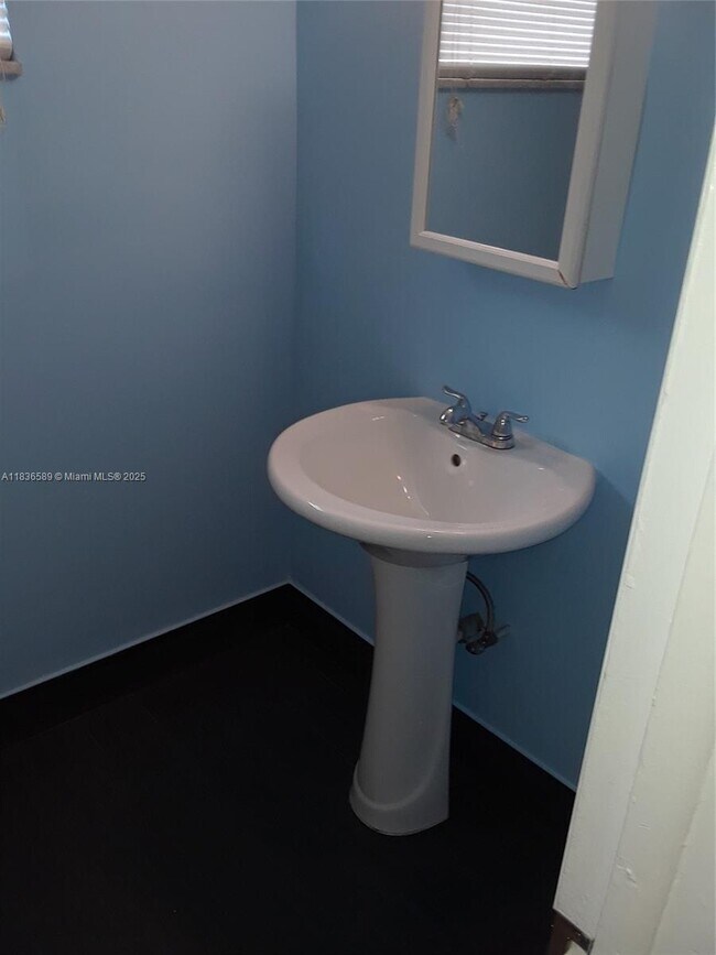 Foto del edificio - 685 NE 85th St