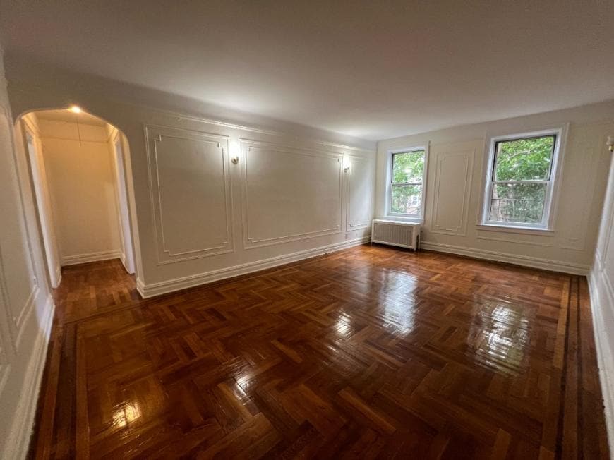 Foto principal - 1 bedroom in SUNNYSIDE NY 11104