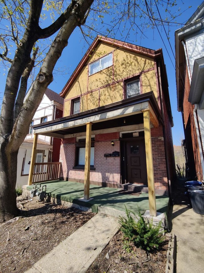 *Clean & Spacious 1BR/1BA Apartment Available in Mt. Washington* - *Clean & Spacious 1BR/1BA Apartment Available in Mt. Washington*