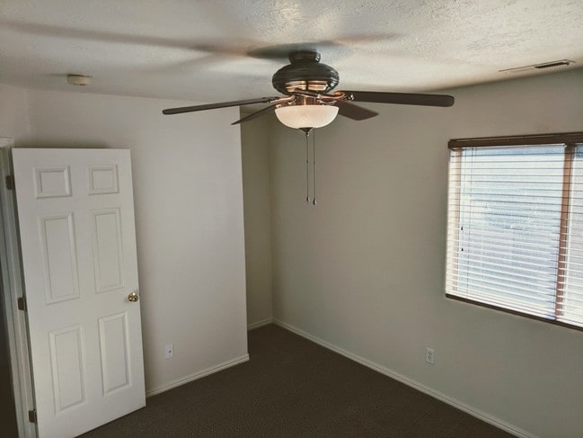 Building Photo - 1063 E 600 S