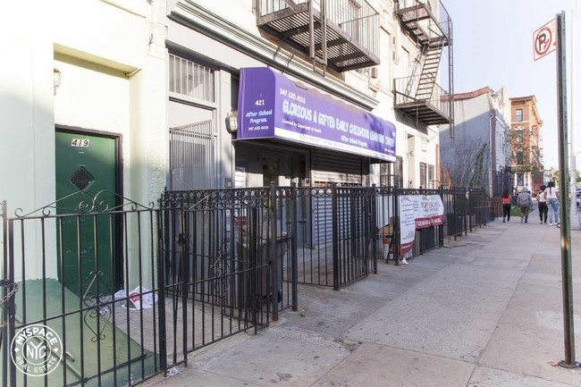 Building Photo - 421 Throop Ave