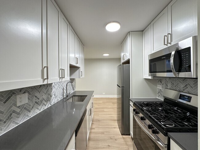 Building Photo - 516 W Aldine Ave