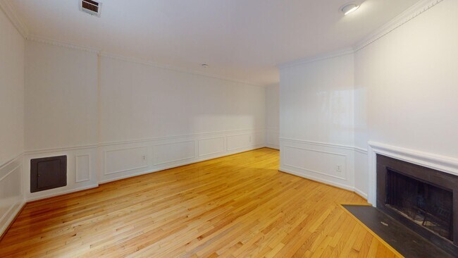Foto del edificio - AMAZING Location in Dupont Circle 17th & T-One Bedroom/One Bathroom