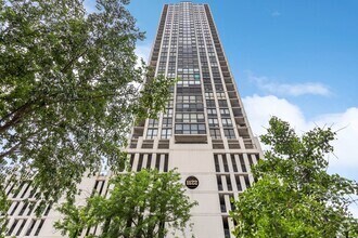 Building Photo - 1122 N Clark St