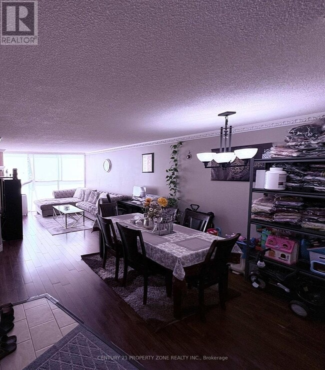 Building Photo - 25 Trailwood Dr