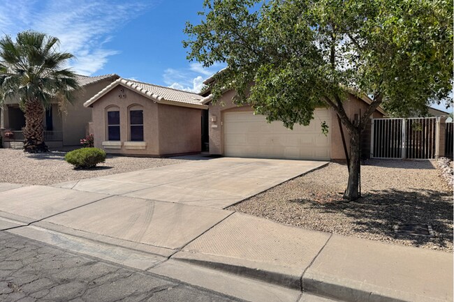 Foto del edificio - 3Bed/2Bath House in Avondale! Ready for Immediate Move-In! – RV GATE!