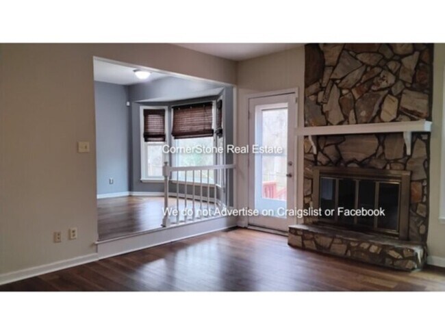 Foto del edificio - 6301 Lakehaven Dr