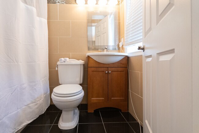 Foto del edificio - 6502 Parkway Ct