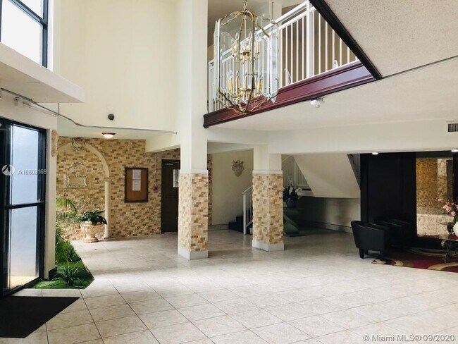 Foto del edificio - 2025 NE 164th St