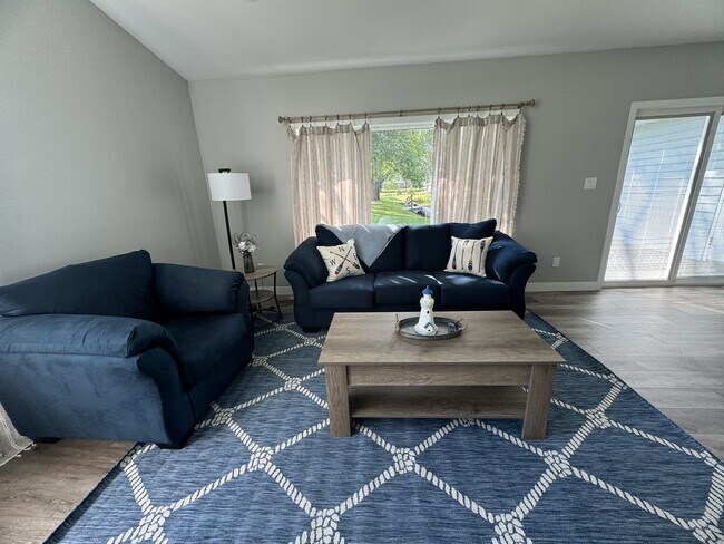 Foto del edificio - 1345 Egg Harbor Ln