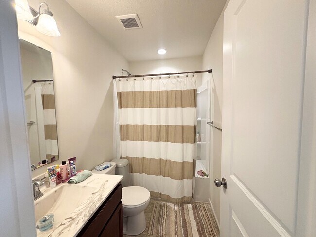 Foto del edificio - 5136 Hampton St NE