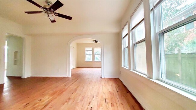 Foto del edificio - 2421 Cleburne St