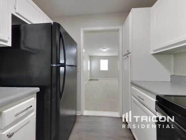 Building Photo - 510 Surveyor Walk
