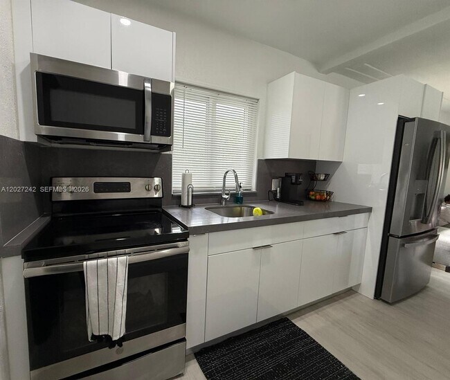 Foto del edificio - 6825 NW 5th Ct