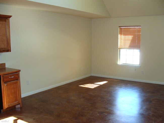 Building Photo - 131 Meadow Park Cir