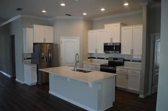 Building Photo - Beautiful 3BR 2BA Home w/ Stainless Kitchen • Fenced Yard in San Salito!