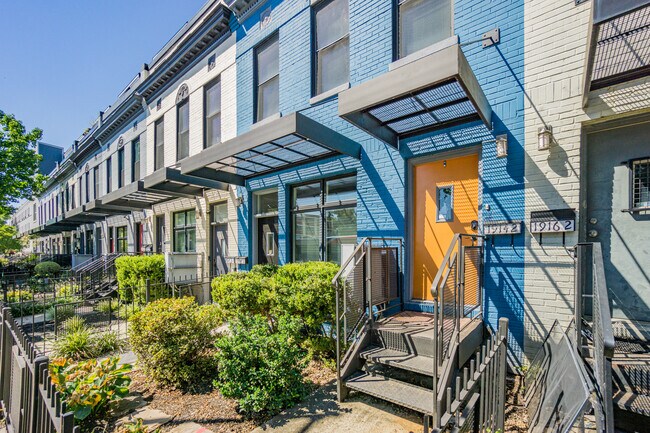 Front door view - 1914 4th St NE