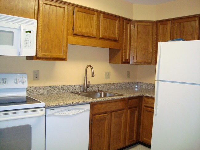 Kitchen - 5707 Brewer House Cir