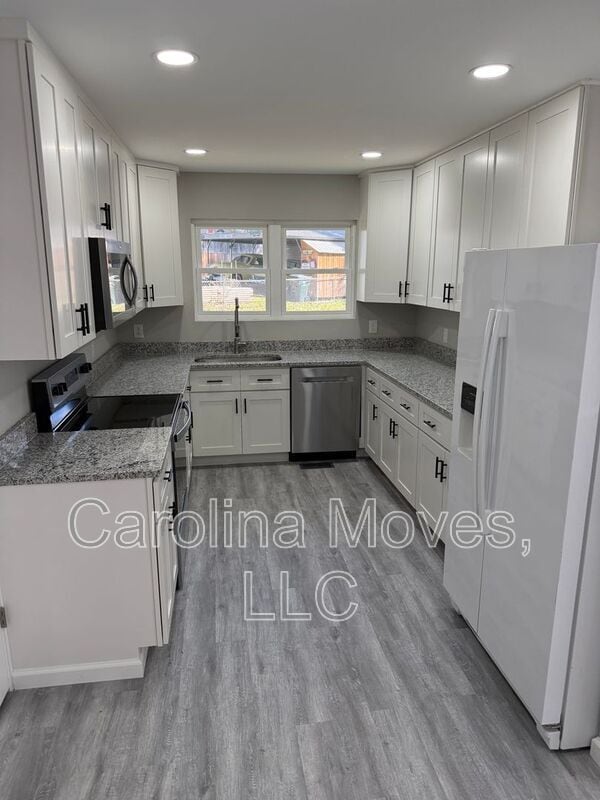 Building Photo - 135 Regent St