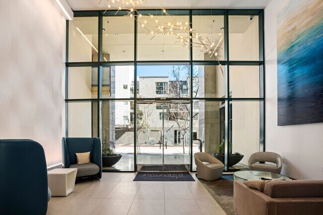 Foto del edificio - Spectacular Marina District 3-Bedroom Pent...